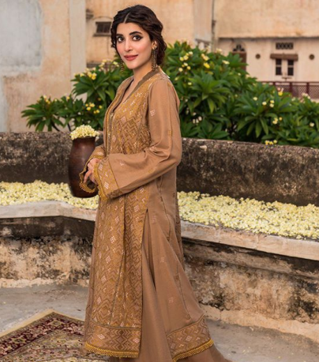 Urwa Hocane Personifies Grace In Raaya Official