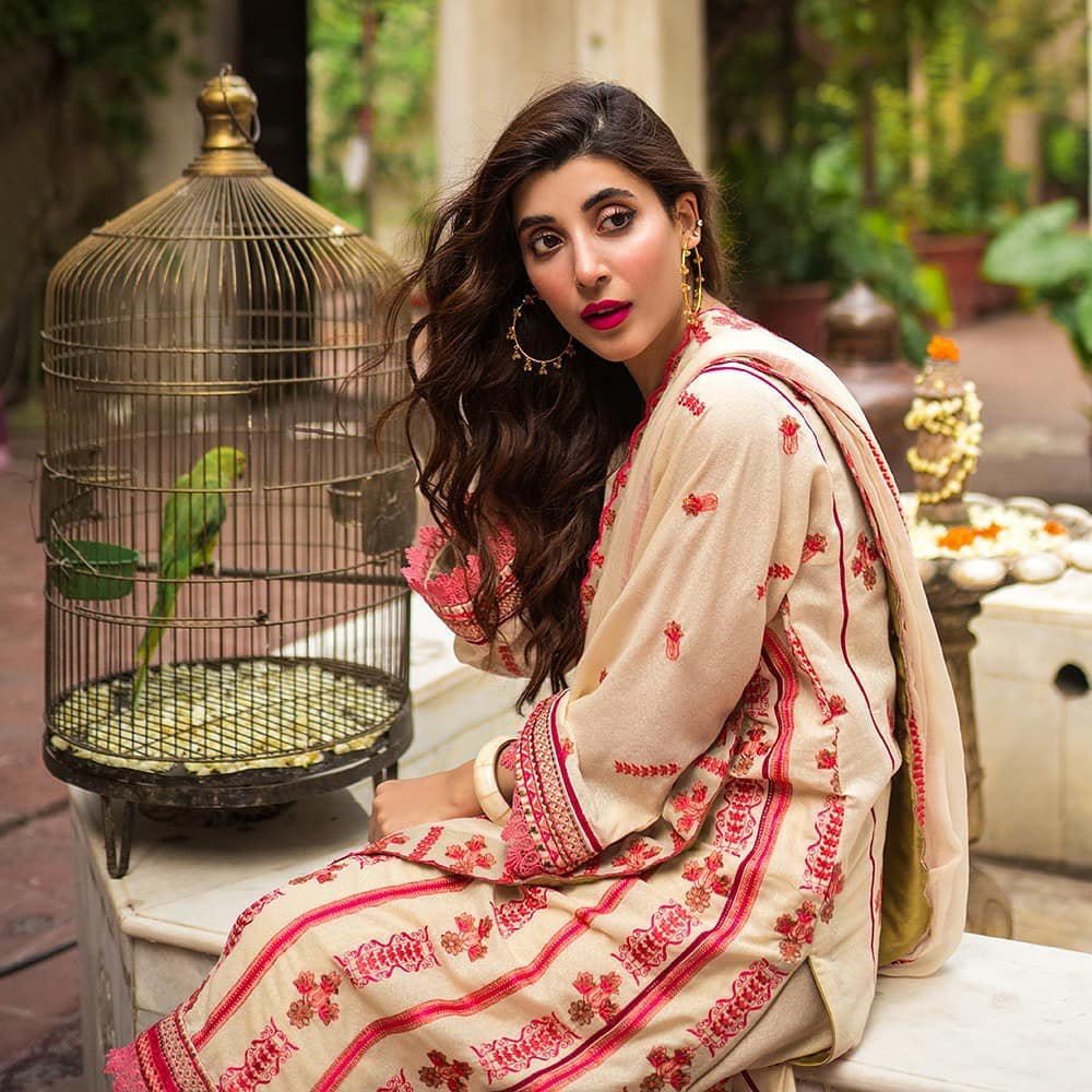 Urwa Hocane Latest Shoot in Beautiful Outfits by Raaya Official ...