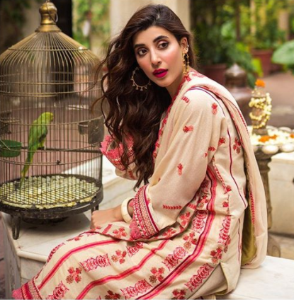 Urwa Hocane Personifies Grace In Raaya Official