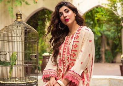 Urwa Hocane Personifies Grace In Raaya Official