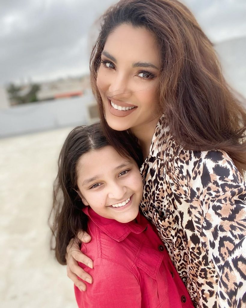 Recent Pictures Of Zhalay Sarhadi With Her Daughter