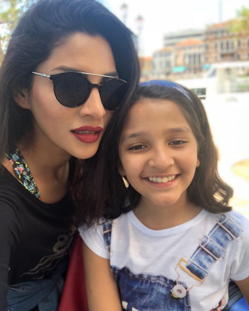 Recent Pictures Of Zhalay Sarhadi With Her Daughter