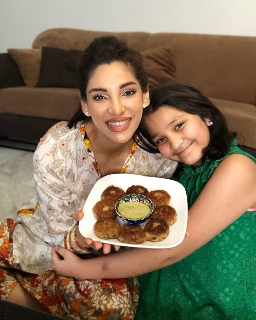 Recent Pictures Of Zhalay Sarhadi With Her Daughter