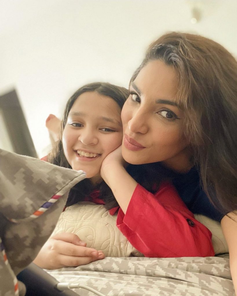 Recent Pictures Of Zhalay Sarhadi With Her Daughter