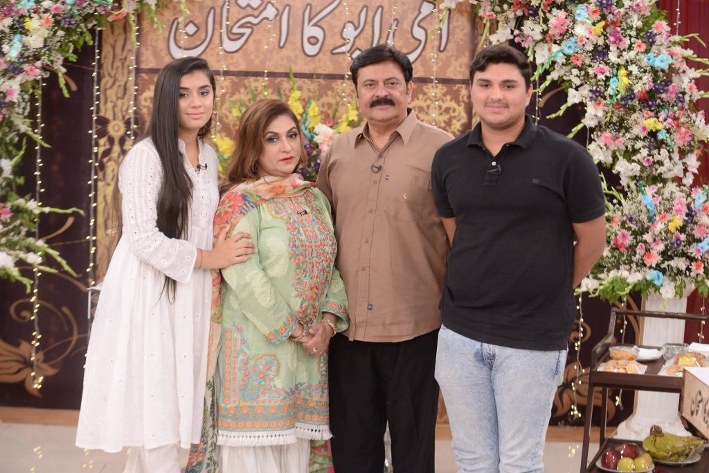 Latest Pictures Of Actor Shabbir Jan With His Beautiful Family