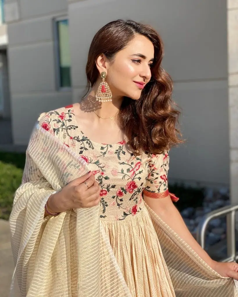 Top 10 Beautiful Dresses Worn By Yumna Zaidi