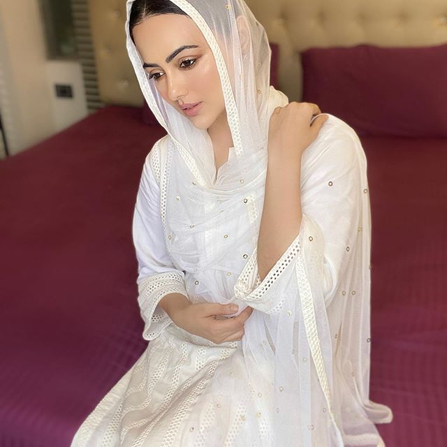 Famous Muslim Indian Actress Sana Khan Quits Showbiz - Showbiz and Fashion