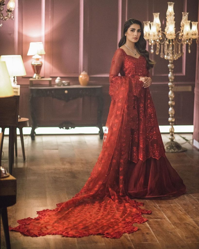 Top 10 Beautiful Dresses Worn By Ayeza Khan | Reviewit.pk