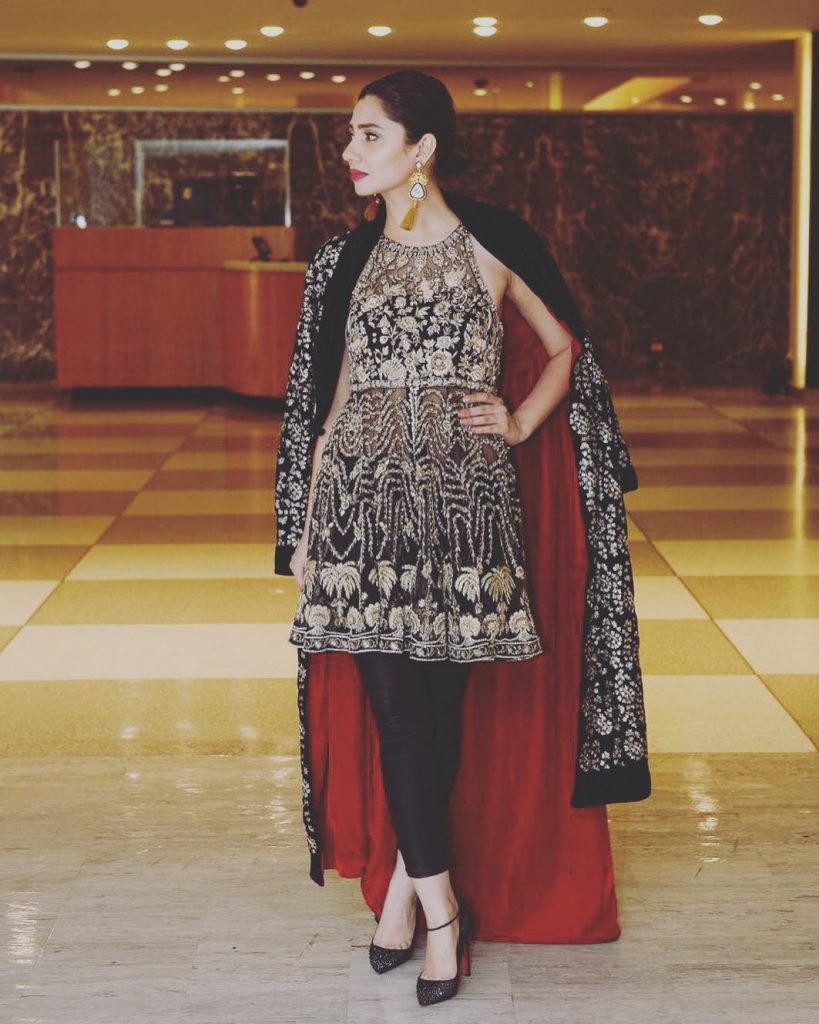 Top 10 Beautiful Dresses Worn By Mahira Khan