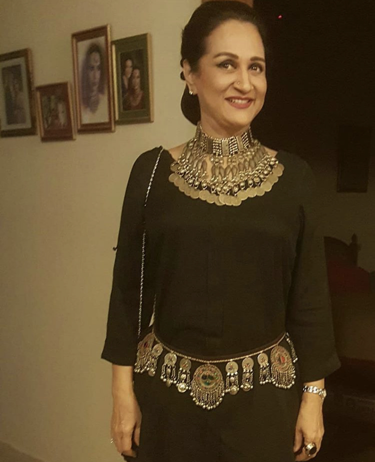 Beautiful Pictures Of Bushra Ansari In Western Clothing