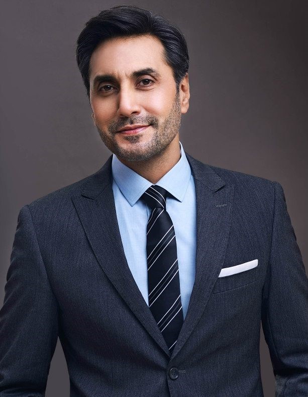 Adnan Siddiqui Visits Tomb Of The Great Ertugrul In Sogut