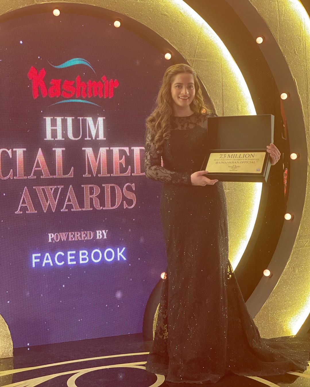 Aiman Khan Won the Most Followed Celebrity in Pakistan Award by Hum Social Media Awards