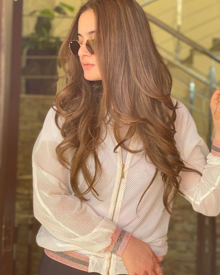 Aiman Khan Is Looking Extremely Gorgeous In Her Latest Pictures Reviewitpk 7302