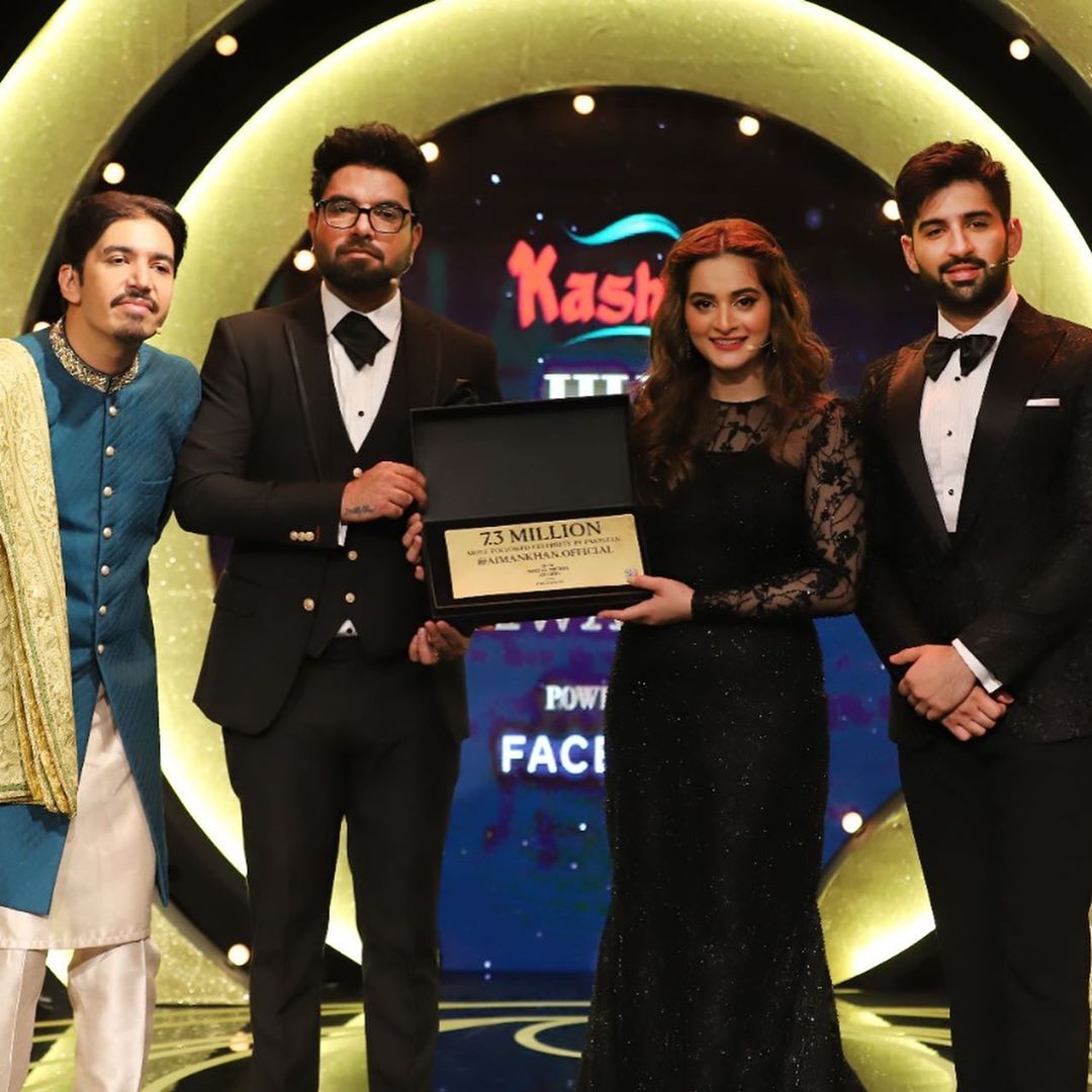 Aiman Khan Won the Most Followed Celebrity in Pakistan Award by Hum Social Media Awards