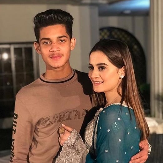Aiman Khan Spotted at the Wedding of her Cousin with her Family