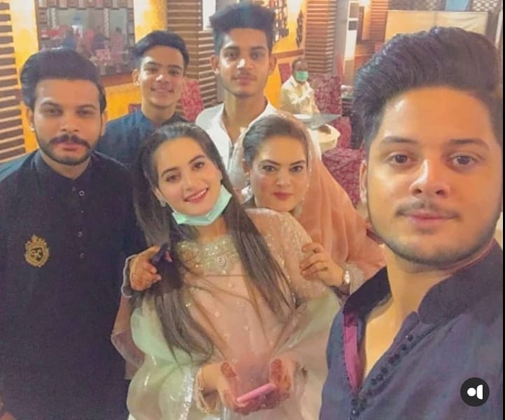 Aiman Khan Spotted at the Wedding of her Cousin with her Family