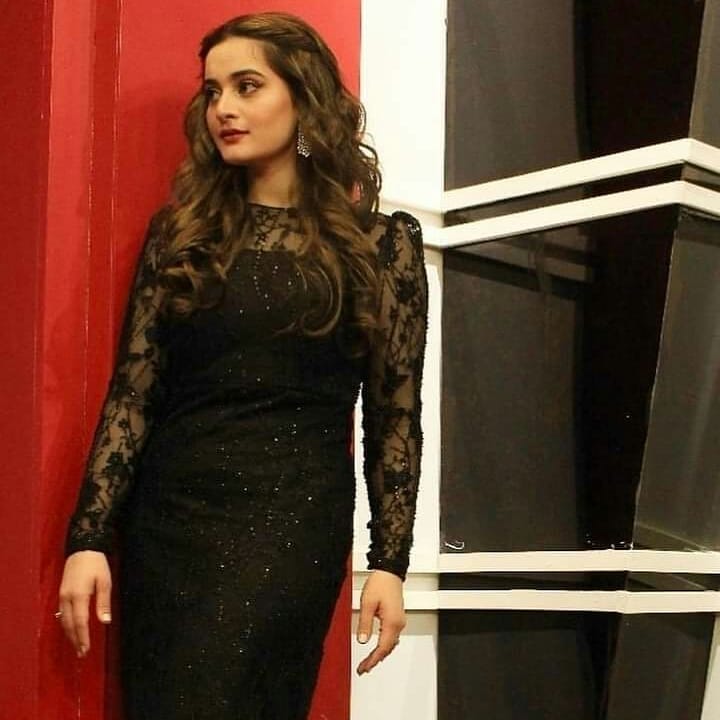 Aiman Khan Won the Most Followed Celebrity in Pakistan Award by Hum Social Media Awards