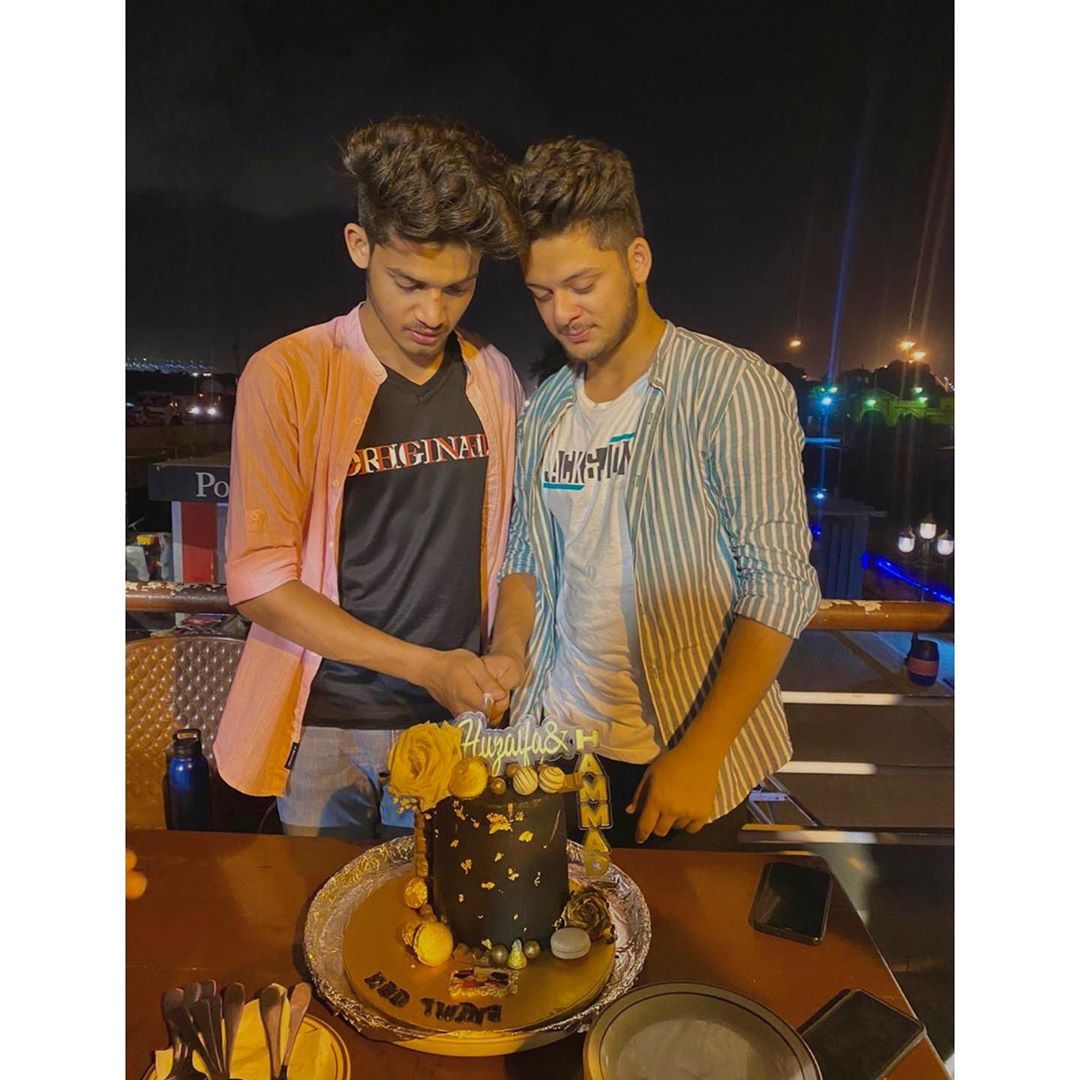 Aiman and Minal Latest Pictures with Family Celebrating Birthday of their Twin Brothers