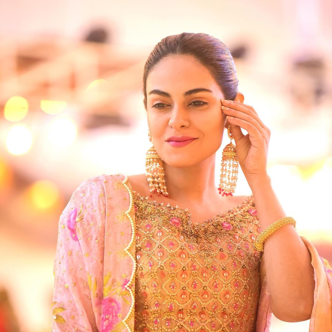 Actress Amar Khan Latest Beautiful Clicks from a Recent Wedding