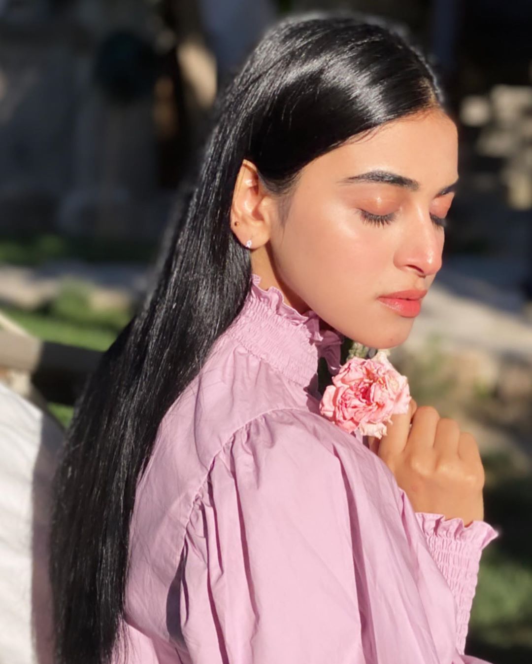 Actress Anmol Baloch is Looking Stunning in this Beautiful Yellow Dress