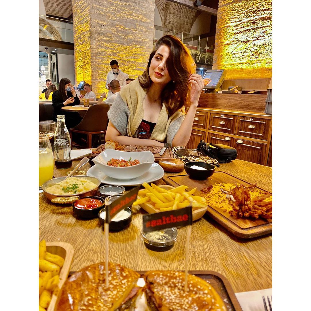 Actress Areeba Habib Beautiful Pictures from Her Trip to Turkey