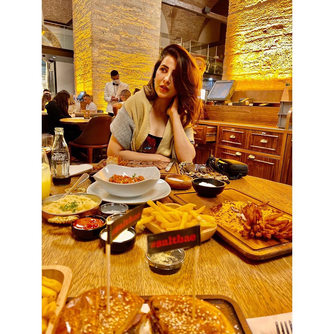 Actress Areeba Habib Beautiful Pictures from Her Trip to Turkey