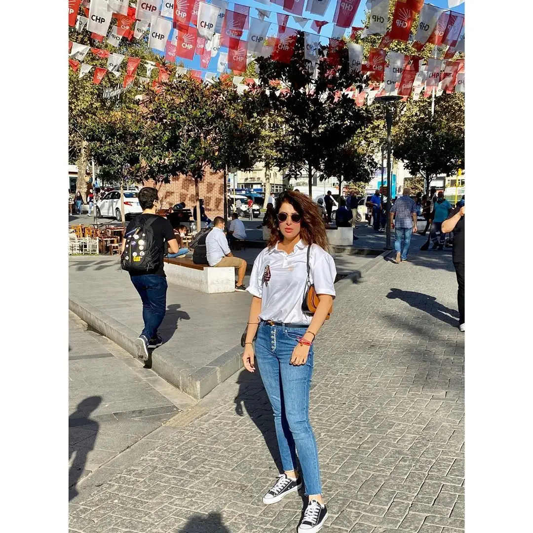 Actress Areeba Habib Beautiful Pictures from Her Trip to Turkey