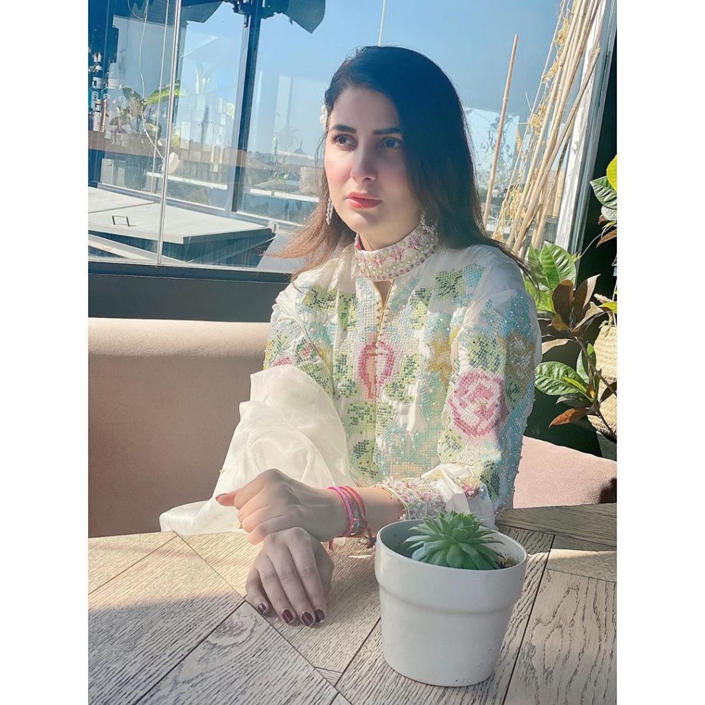 Actress Areeba Habib Beautiful Pictures from Her Trip to Turkey ...