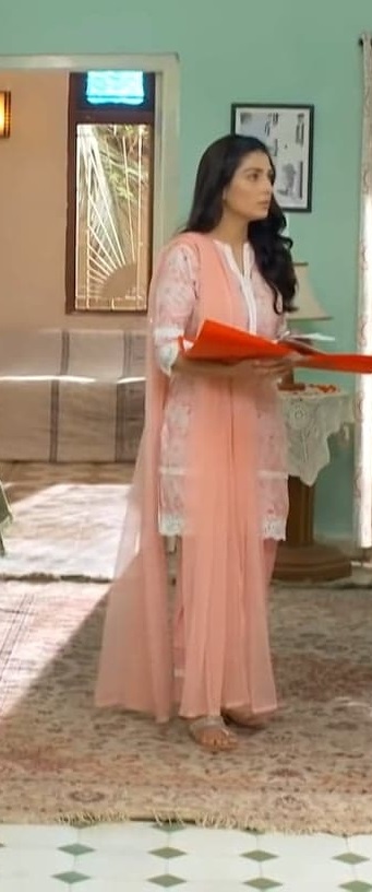 Beautiful Dresses of Ayeza Khan From Meherposh