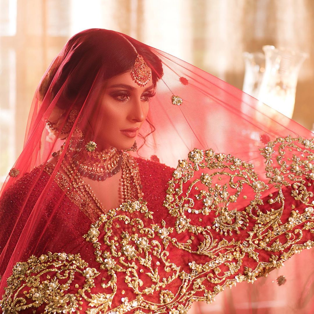 Beautiful Ayeza Khan Latest Bridal Shoot for Hifsa Khan Salon