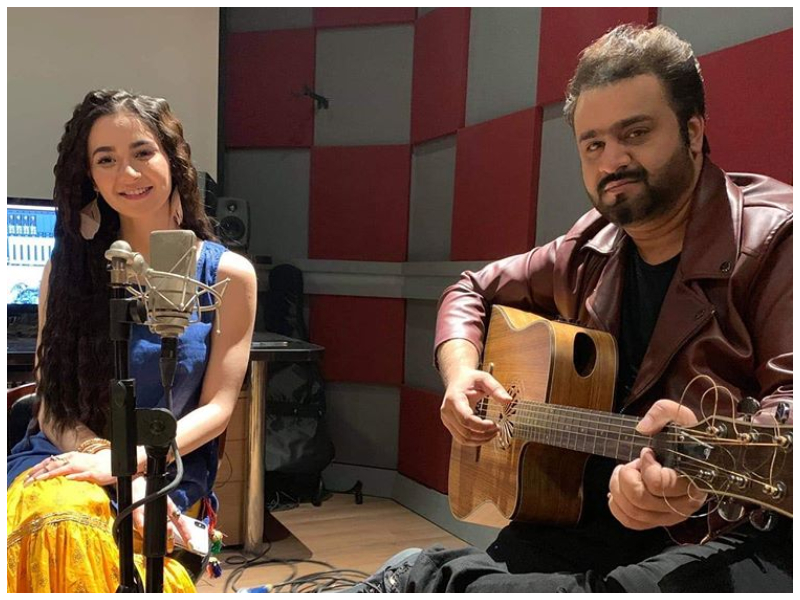 Hania Aamir Singing "Baari" Is All You Need To See Today