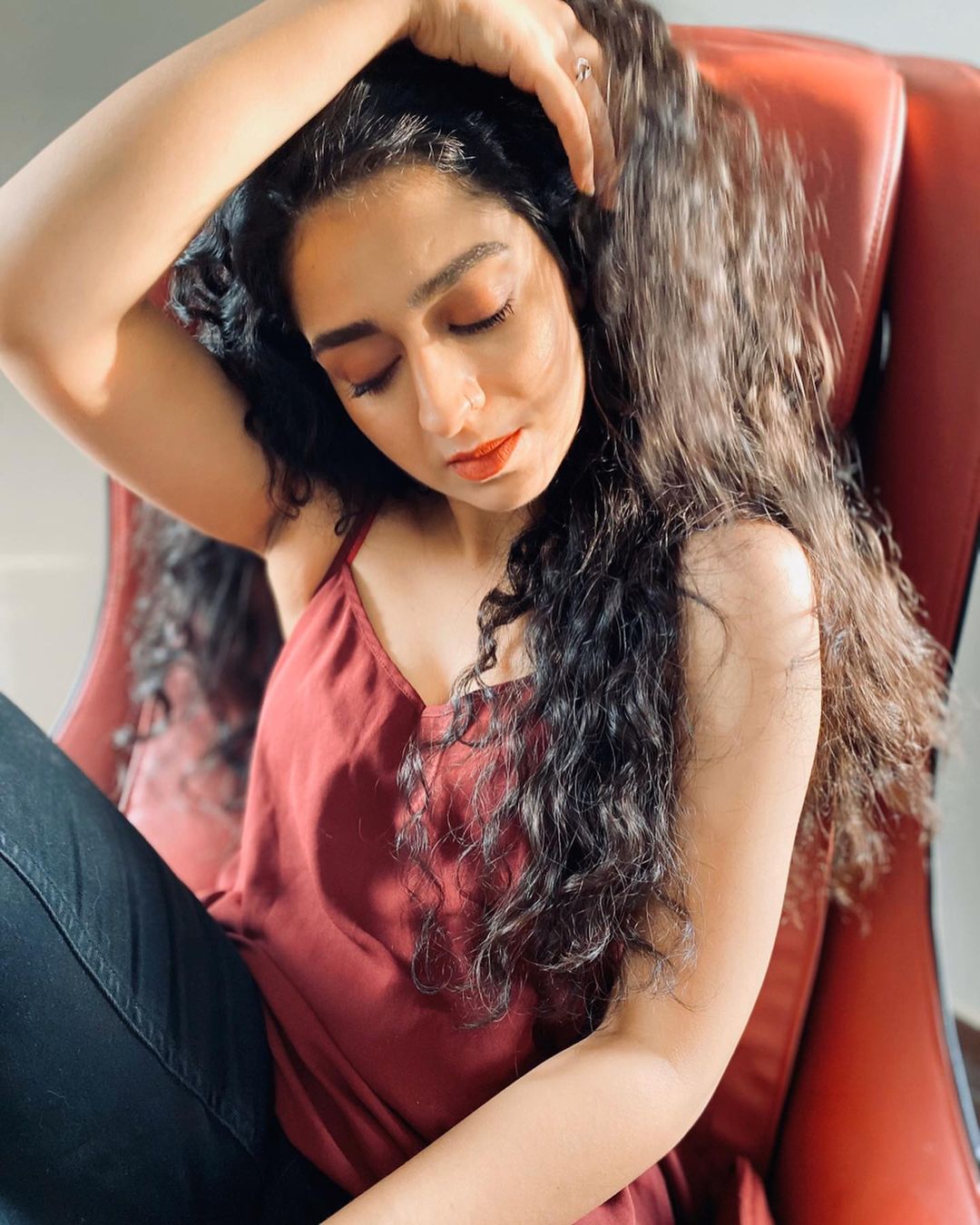 Actress Hajra Yamin Latest Beautiful Photos from her Instagram