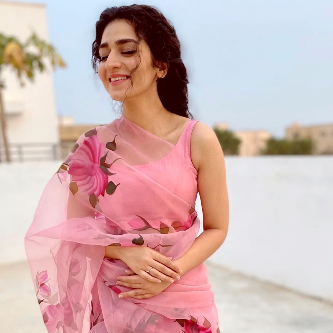 Actress Hajra Yamin Latest Beautiful Photos from her Instagram