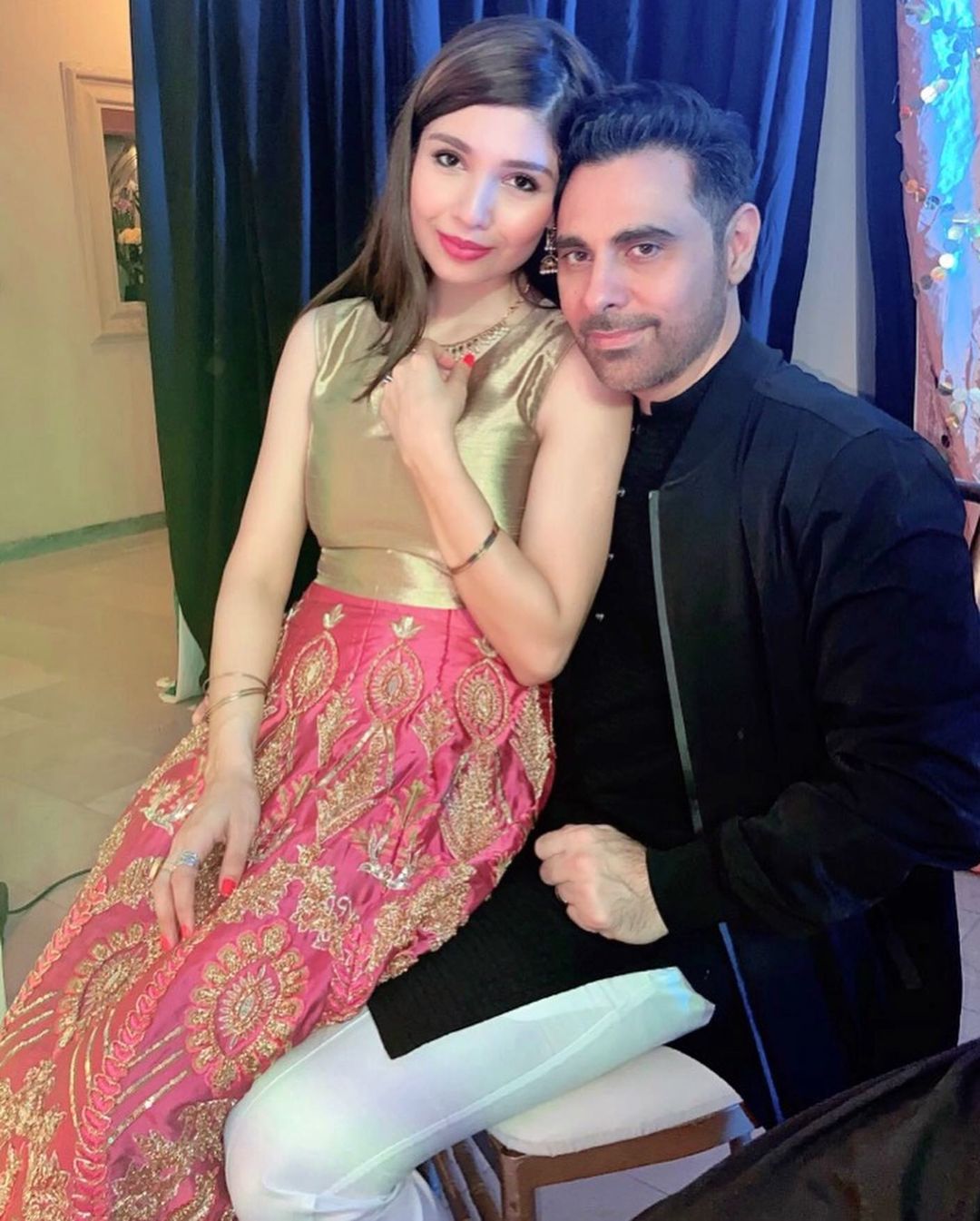 Singer Haroon Rashid Beautiful Clicks with his Wife Farwa