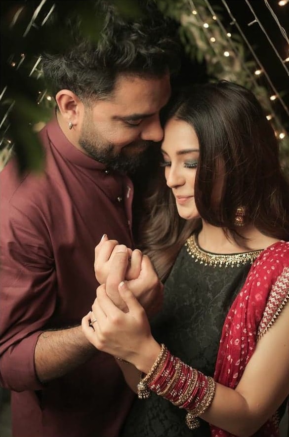 Iqra Aziz And Yasir Hussain Were Kicked Out Of A Restaurant - Complete Story