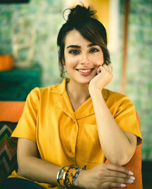 Seems Like Iqra Aziz Is Going For Another Career