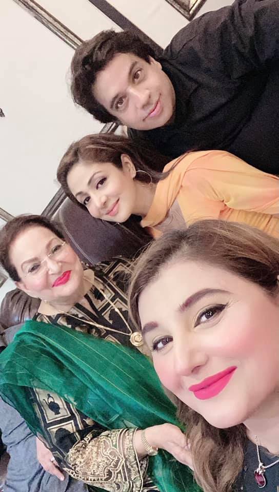 Showbiz Celebrities Spotted at Javeria Saud House for Dinner Party