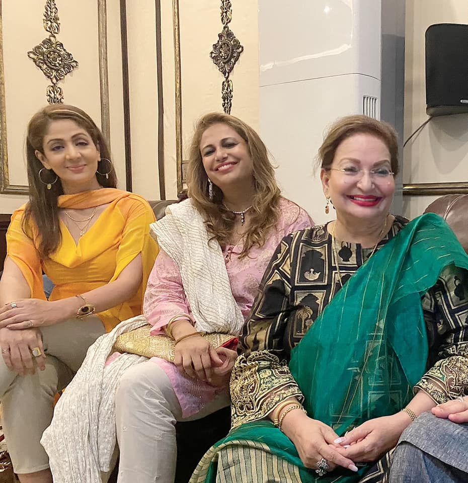 Showbiz Celebrities Spotted at Javeria Saud House for Dinner Party