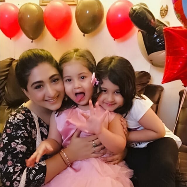 Actress Madiha Rizvi Latest Pictures with her Cute Daughters