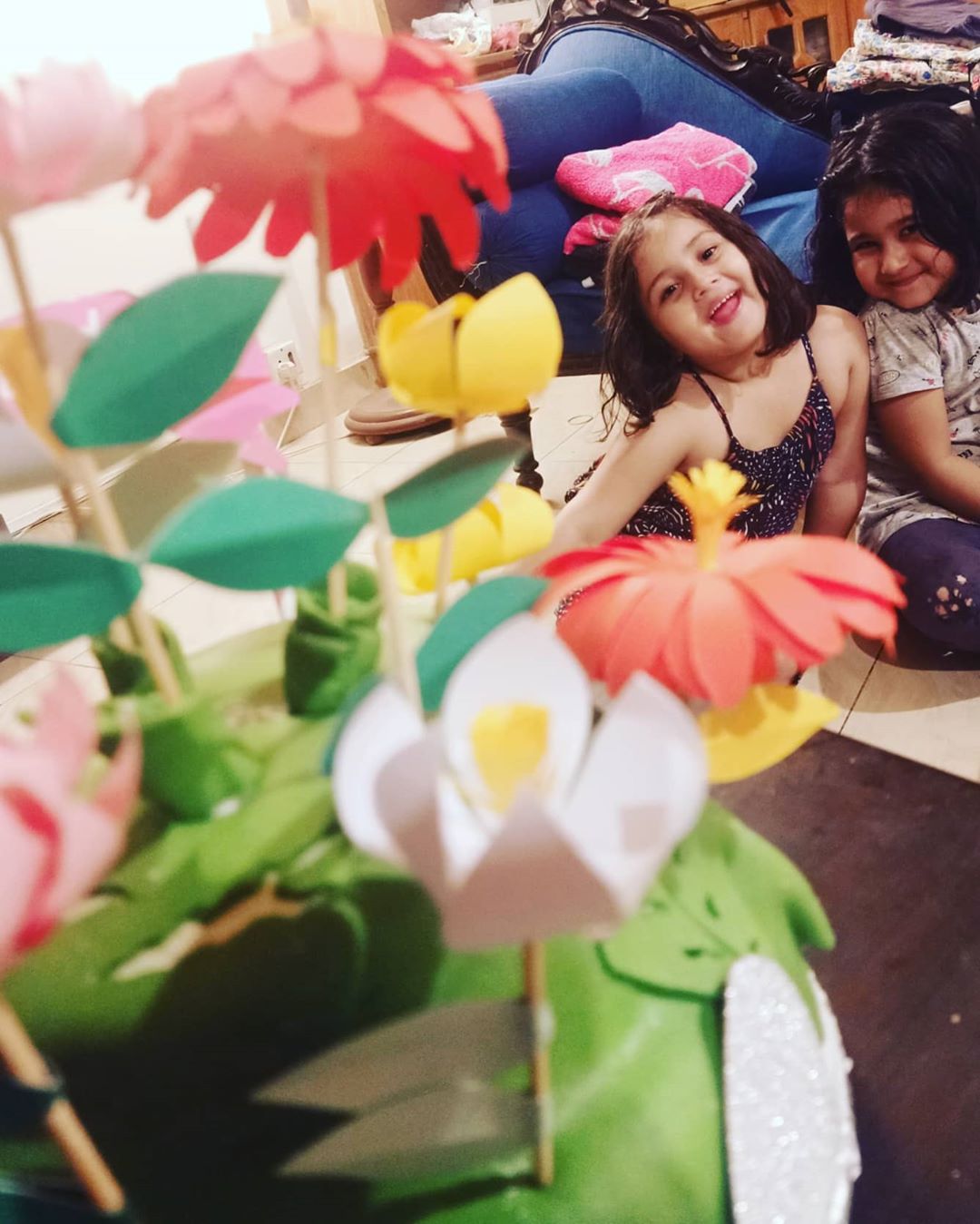 Actress Madiha Rizvi Latest Pictures with her Cute Daughters
