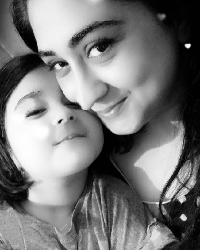 Actress Madiha Rizvi Latest Pictures with her Cute Daughters