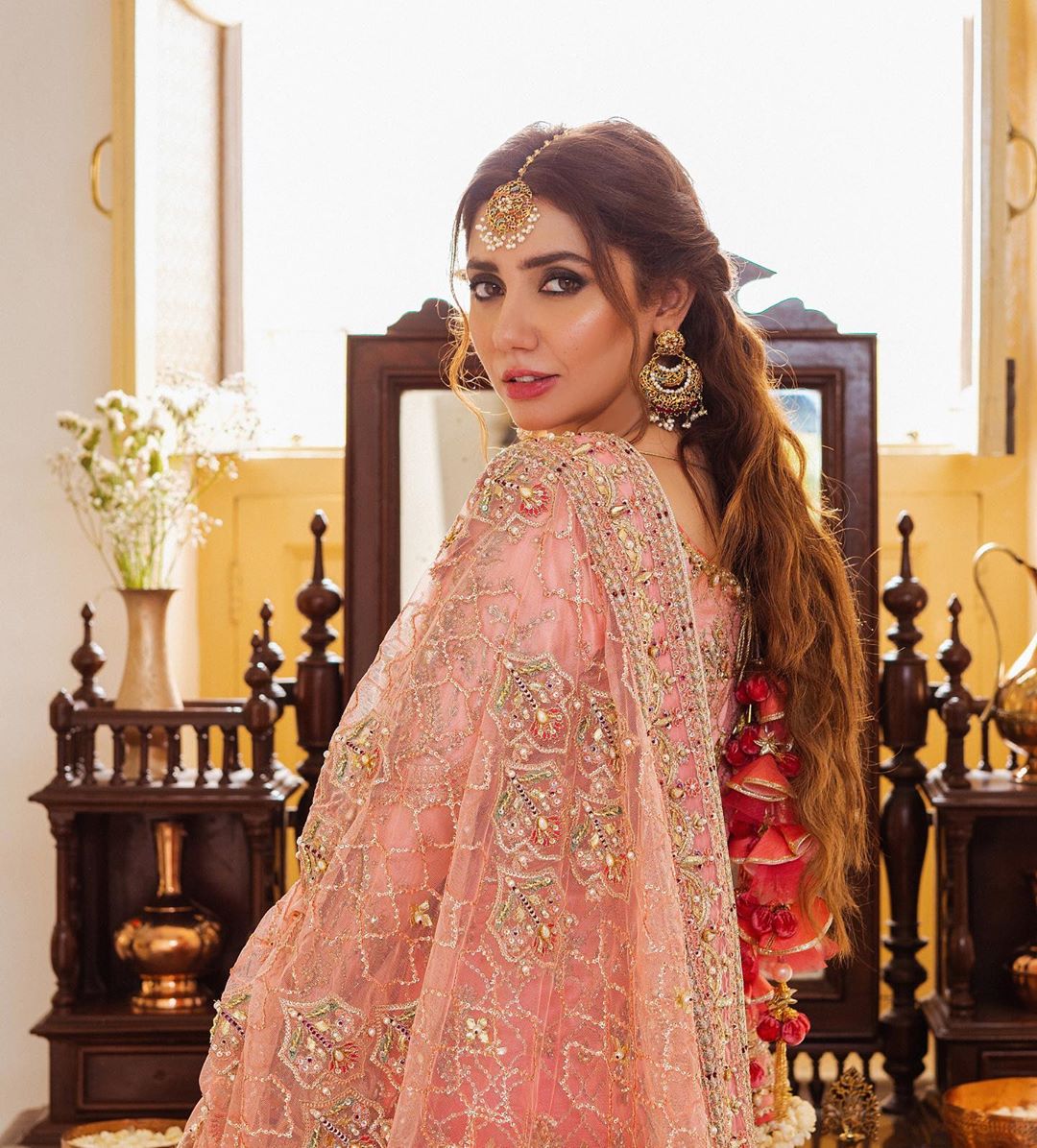 Latest Bridal Shoot of Beautiful Mahira Khan for Mohsin Naveed Ranjha |  Reviewit.pk