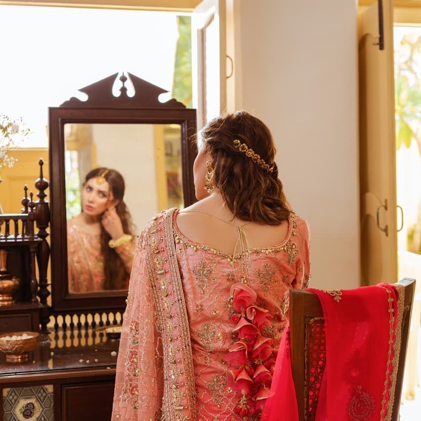 Latest Bridal Shoot of Beautiful Mahira Khan for Mohsin Naveed Ranjha