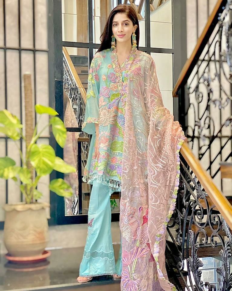 Mawra Hocane Shines In Dress By AmalTaas | Reviewit.pk