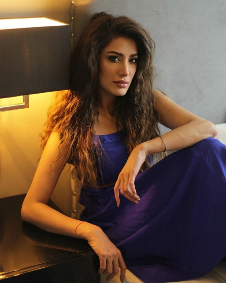 Mehwish Hayat Enjoys Singing Chhalawa Song