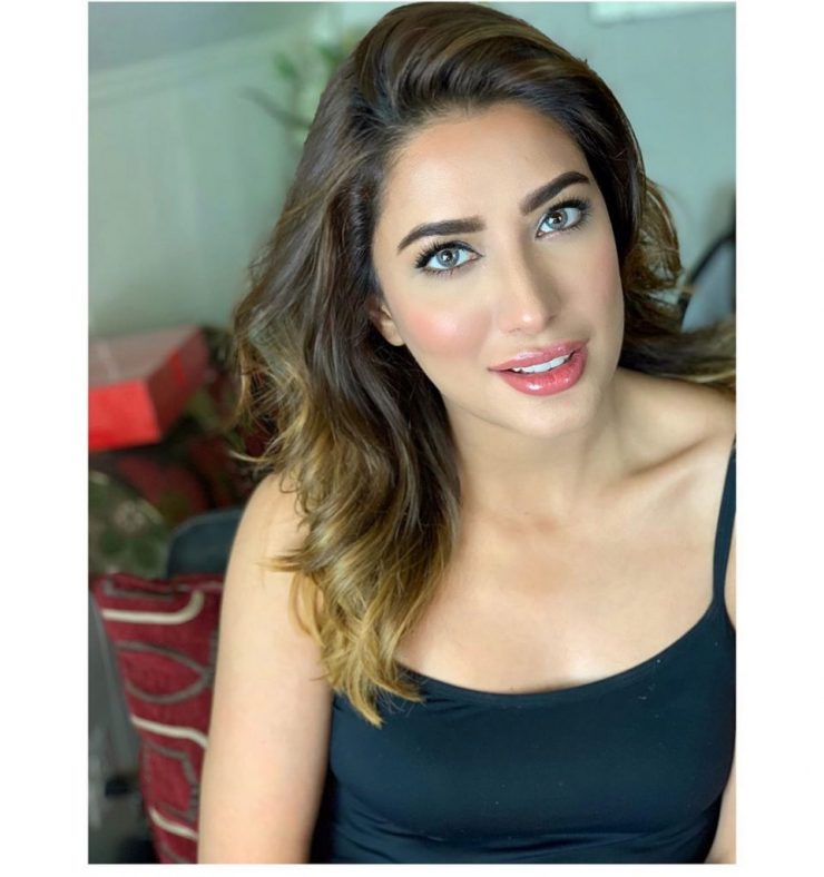 Mehwish Hayat Enjoys Singing Chhalawa Song