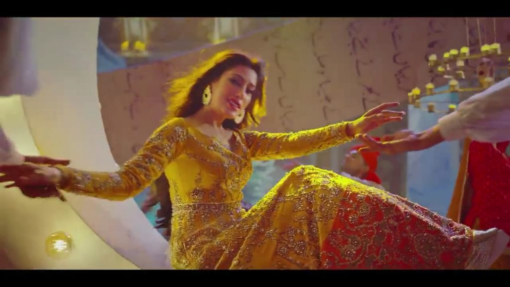 Mehwish Hayat Is Giving Major 'Desi Girl' Vibes In Latest TVC