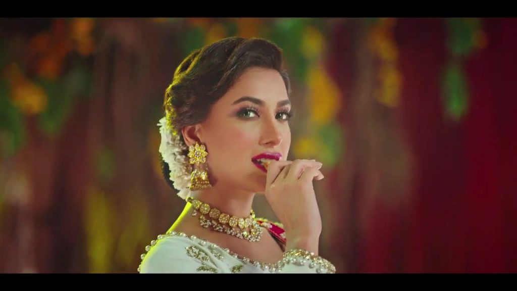 Mehwish Hayat Is Giving Major 'Desi Girl' Vibes In Latest TVC