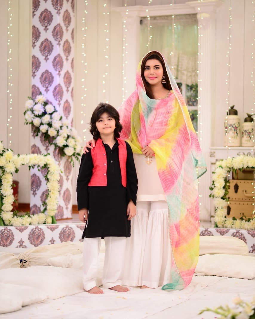 Beautiful Pictures of Nida Yasir with her Son in Good Morning Pakistan