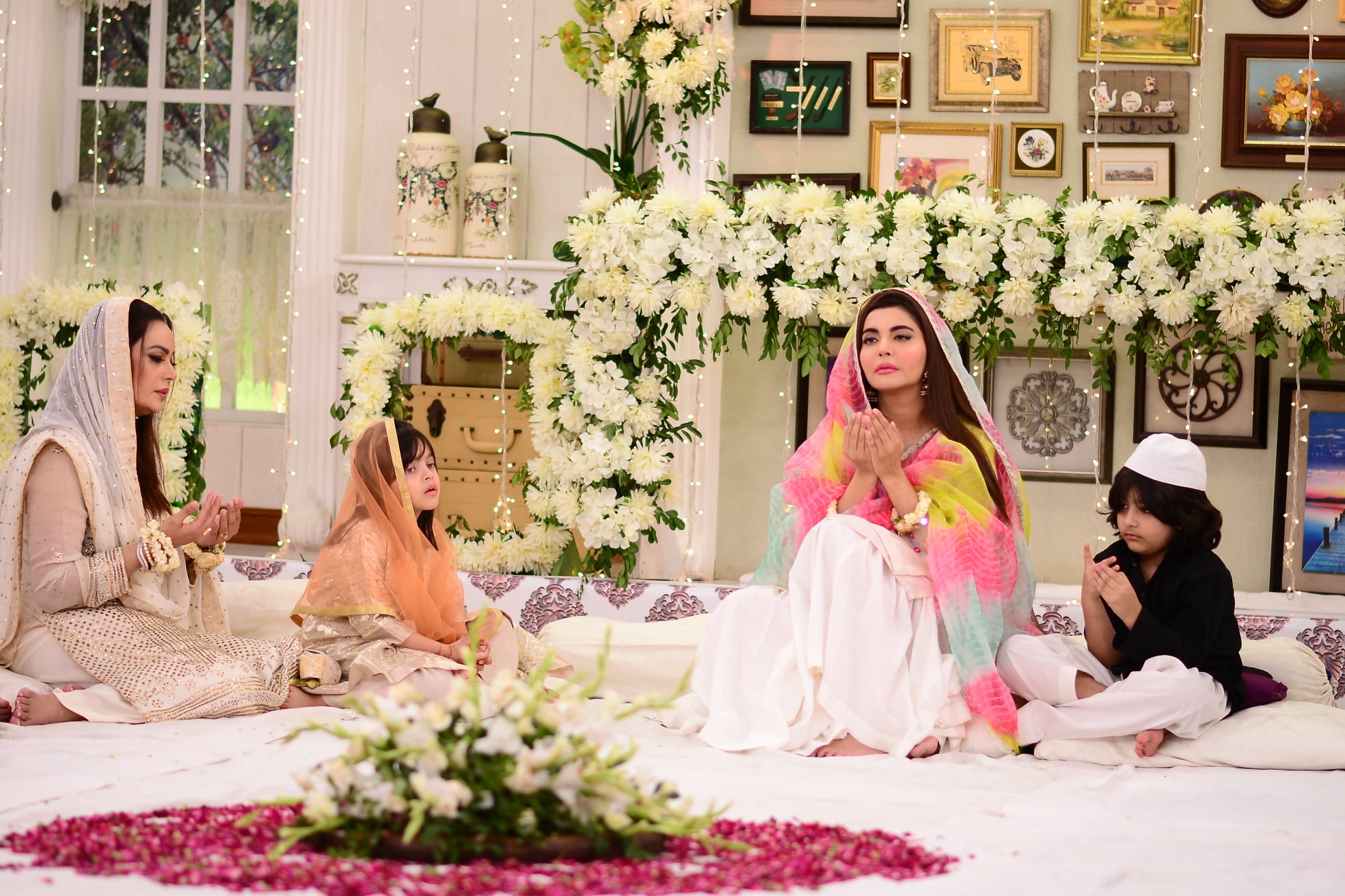 Beautiful Pictures of Nida Yasir with her Son in Good Morning Pakistan